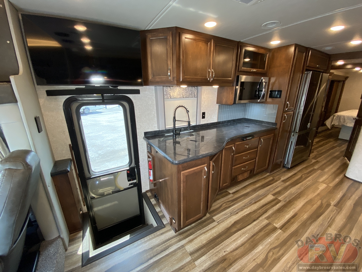 2022 Renegade Verona Motorhome