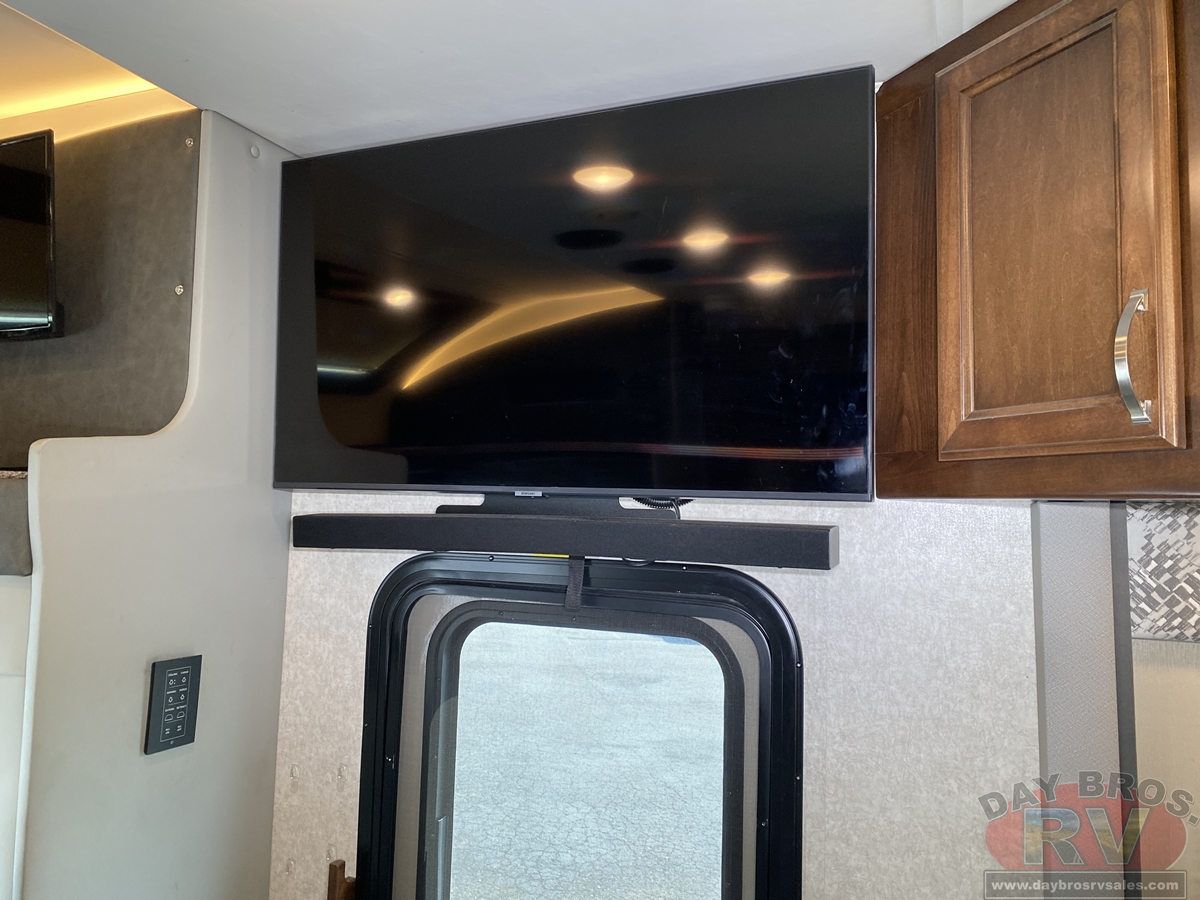 2022 Renegade Verona Motorhome