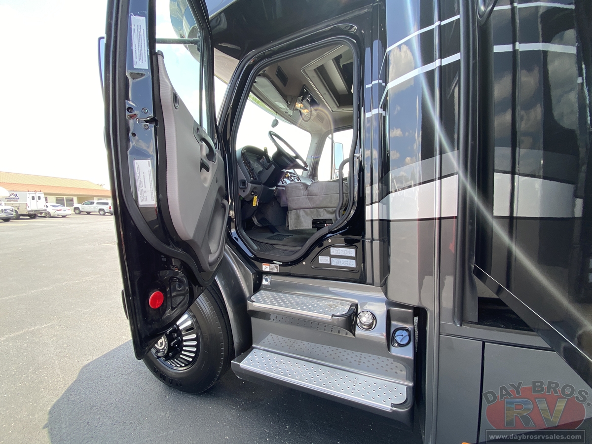 2022 Renegade Verona Motorhome