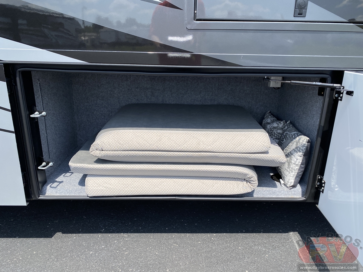 2022 Renegade Verona Motorhome