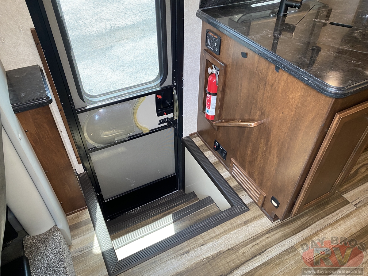 2022 Renegade Verona Motorhome