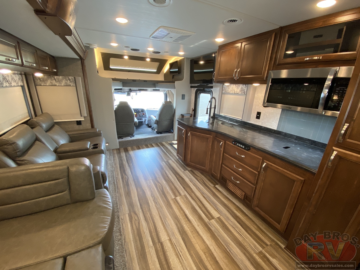 2022 Renegade Verona Motorhome