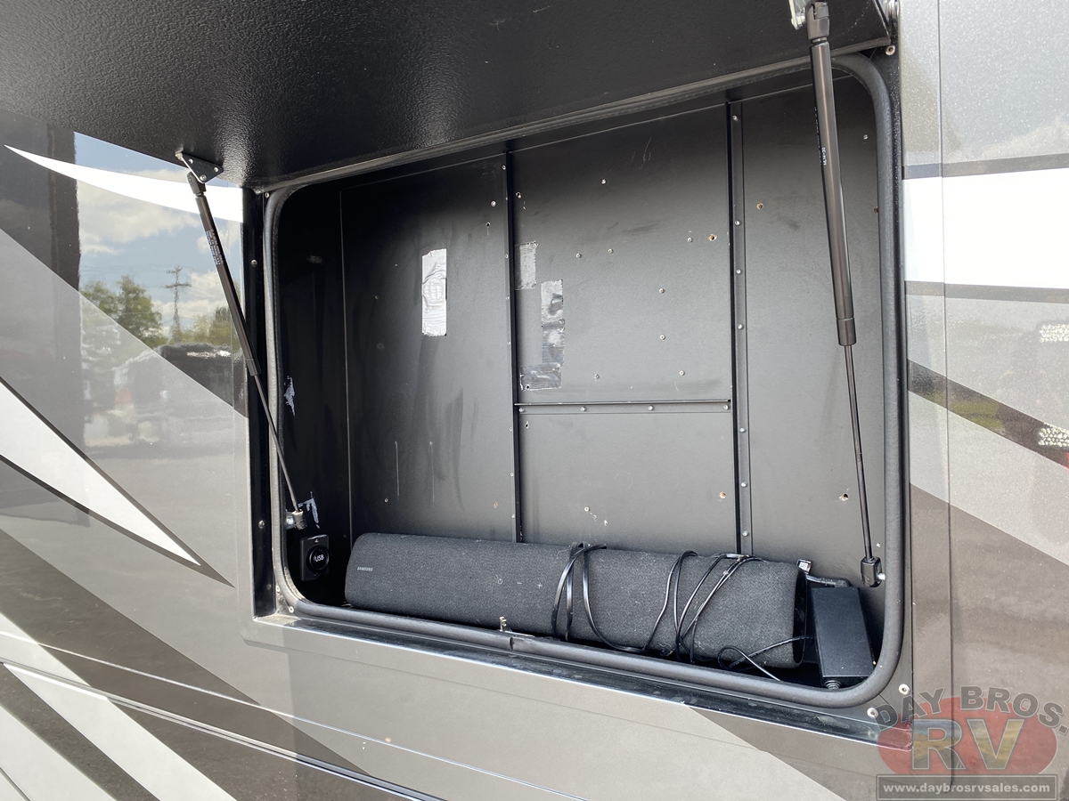 2022 Renegade Verona Motorhome