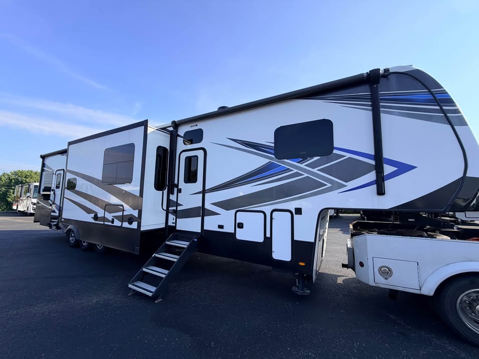 2021 Keystone RV Fuzion 430 Fifth Wheel