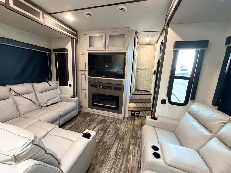 2021 Keystone RV Fuzion 430 Fifth Wheel
