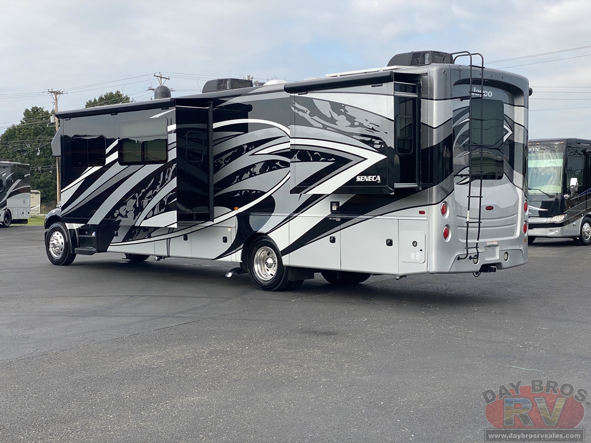 2022 Jayco Seneca Motorhome