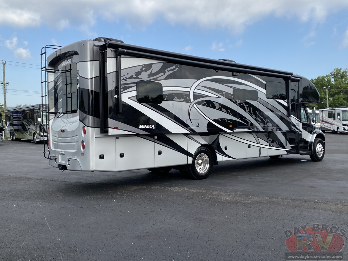 2022 Jayco Seneca Motorhome