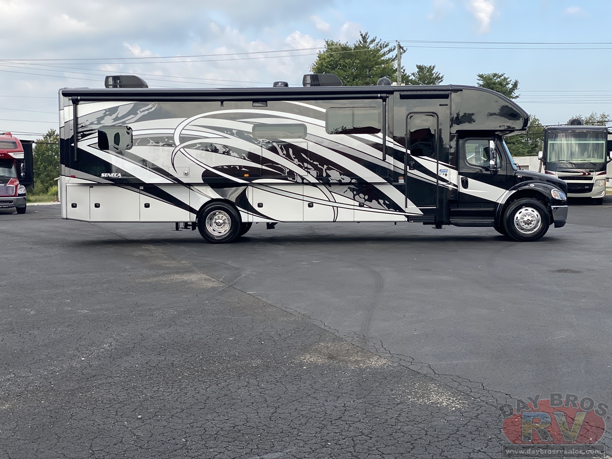2022 Jayco Seneca Motorhome