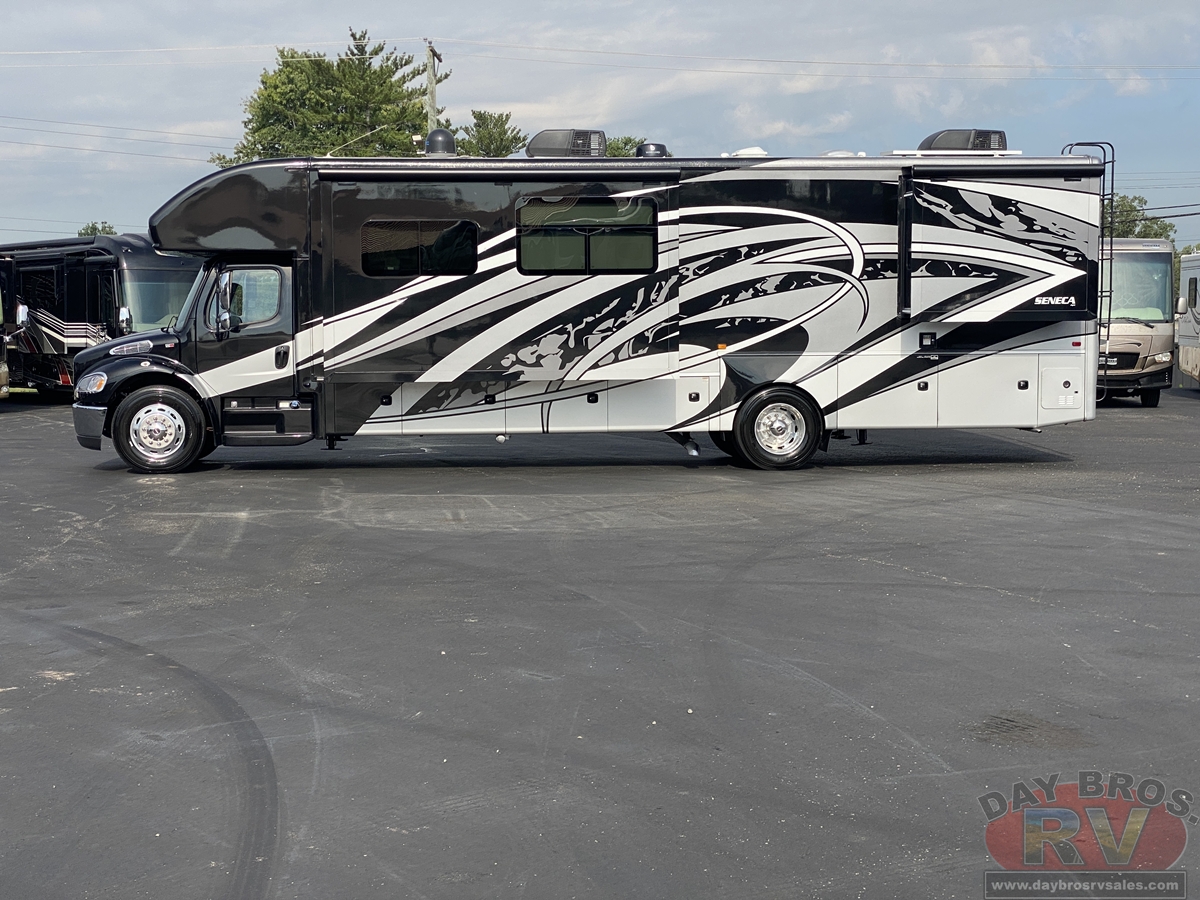 2022 Jayco Seneca Motorhome