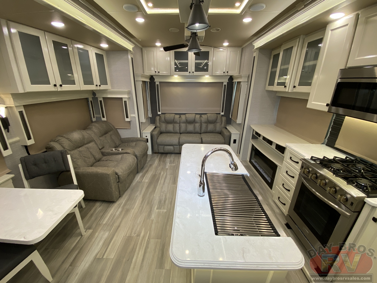 2022 Vanleigh The Beacon Fifth Wheel