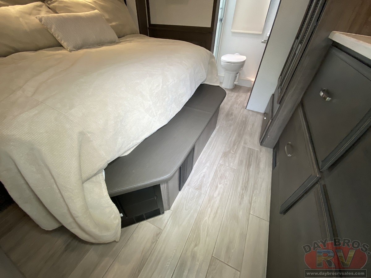 2024 Entegra Coach Accolade XL Motorhome