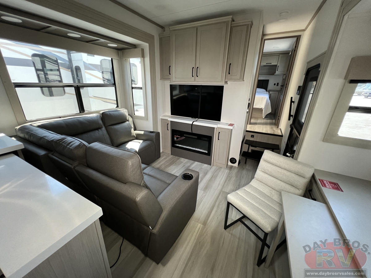 2025 Grand Design Momentum M-Class Toy Hauler Fifth Wheel