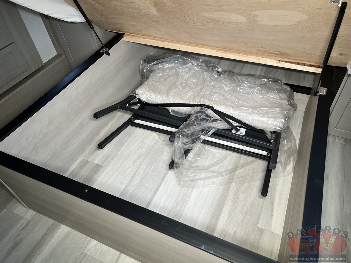 2025 Grand Design Momentum M-Class Toy Hauler Fifth Wheel