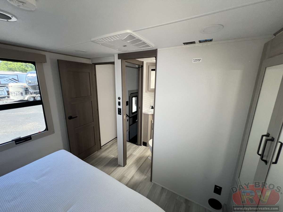 2025 Grand Design Momentum M-Class Toy Hauler Fifth Wheel