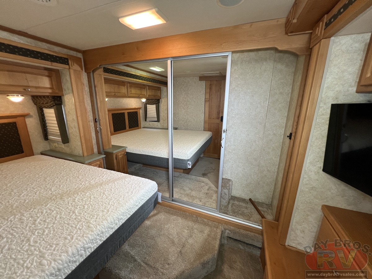 2008 Monaco Knight Motorhome