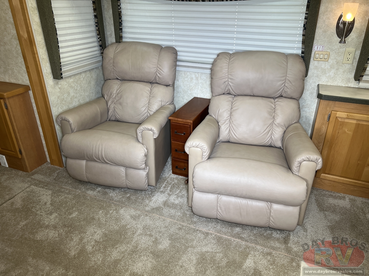 2008 Monaco Knight Motorhome