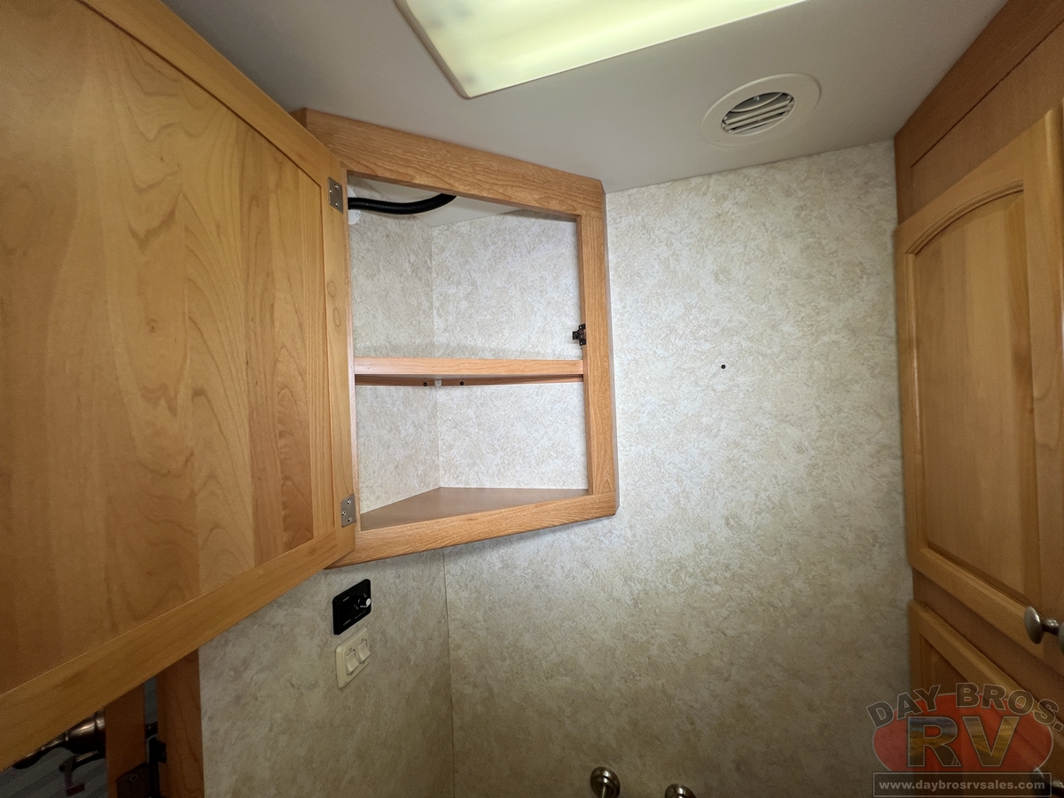 2008 Monaco Knight Motorhome