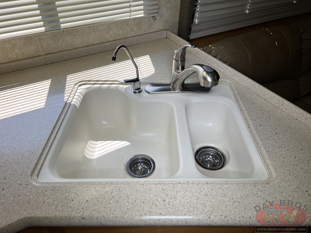 2008 Monaco Knight Motorhome