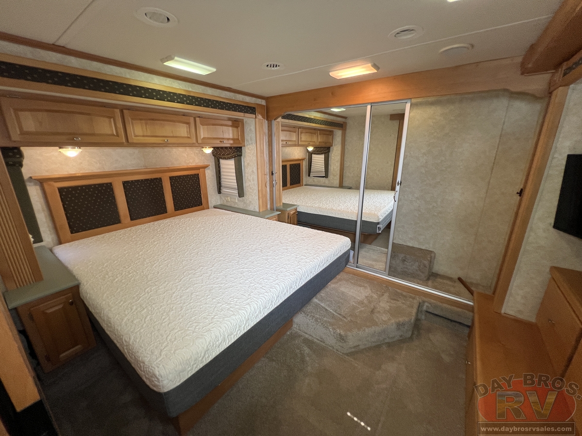 2008 Monaco Knight Motorhome