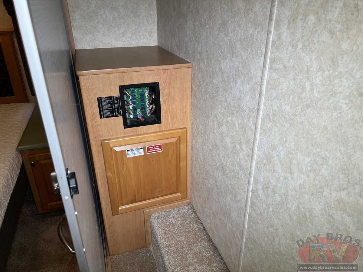 2008 Monaco Knight Motorhome