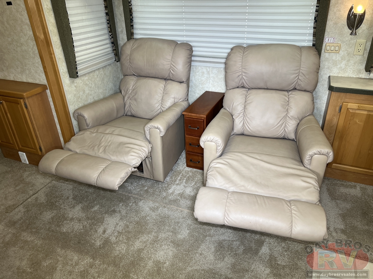 2008 Monaco Knight Motorhome