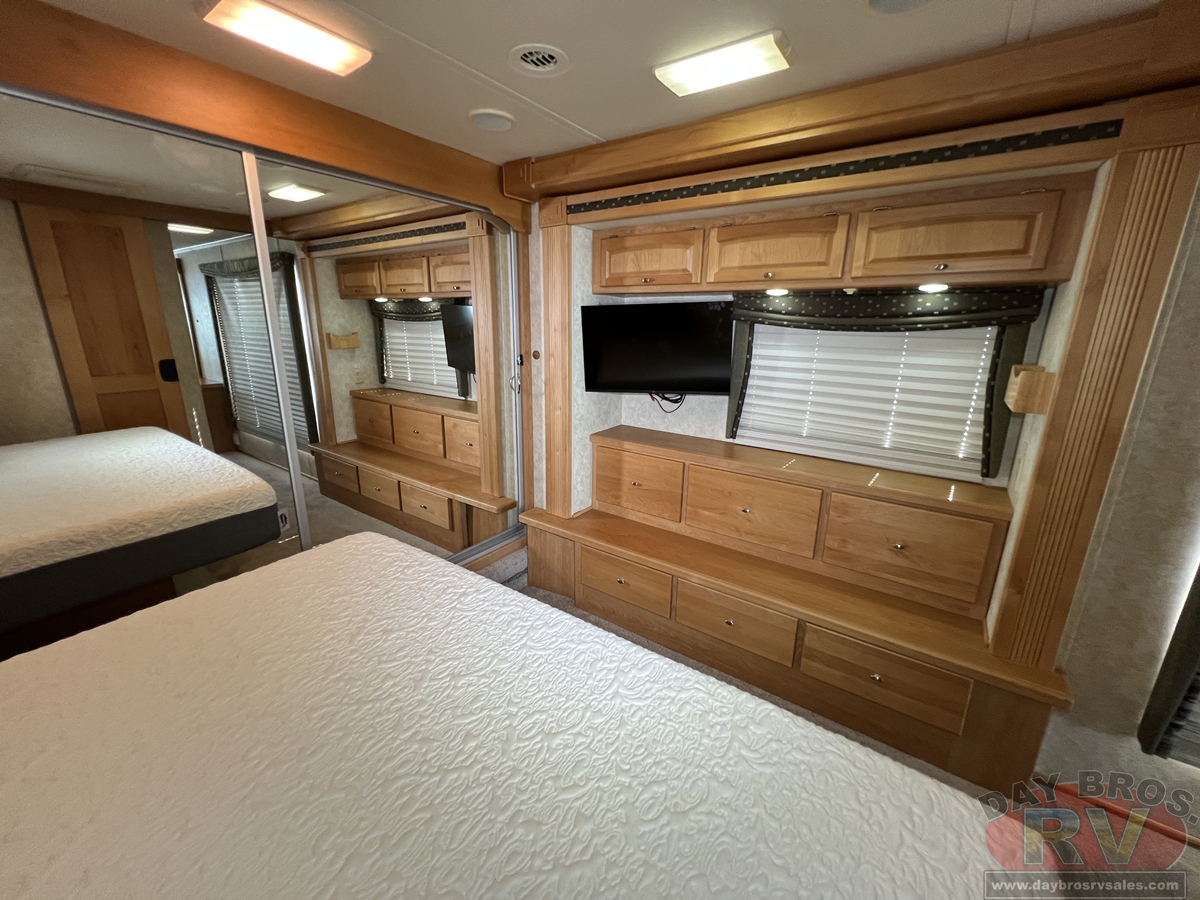 2008 Monaco Knight Motorhome