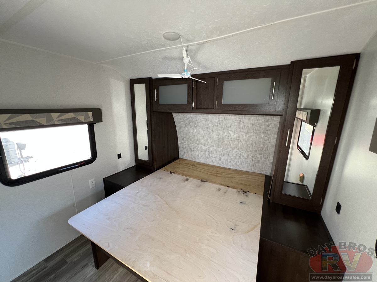 2020 Forest River Salem Midwest 31KQBTS Travel Trailer