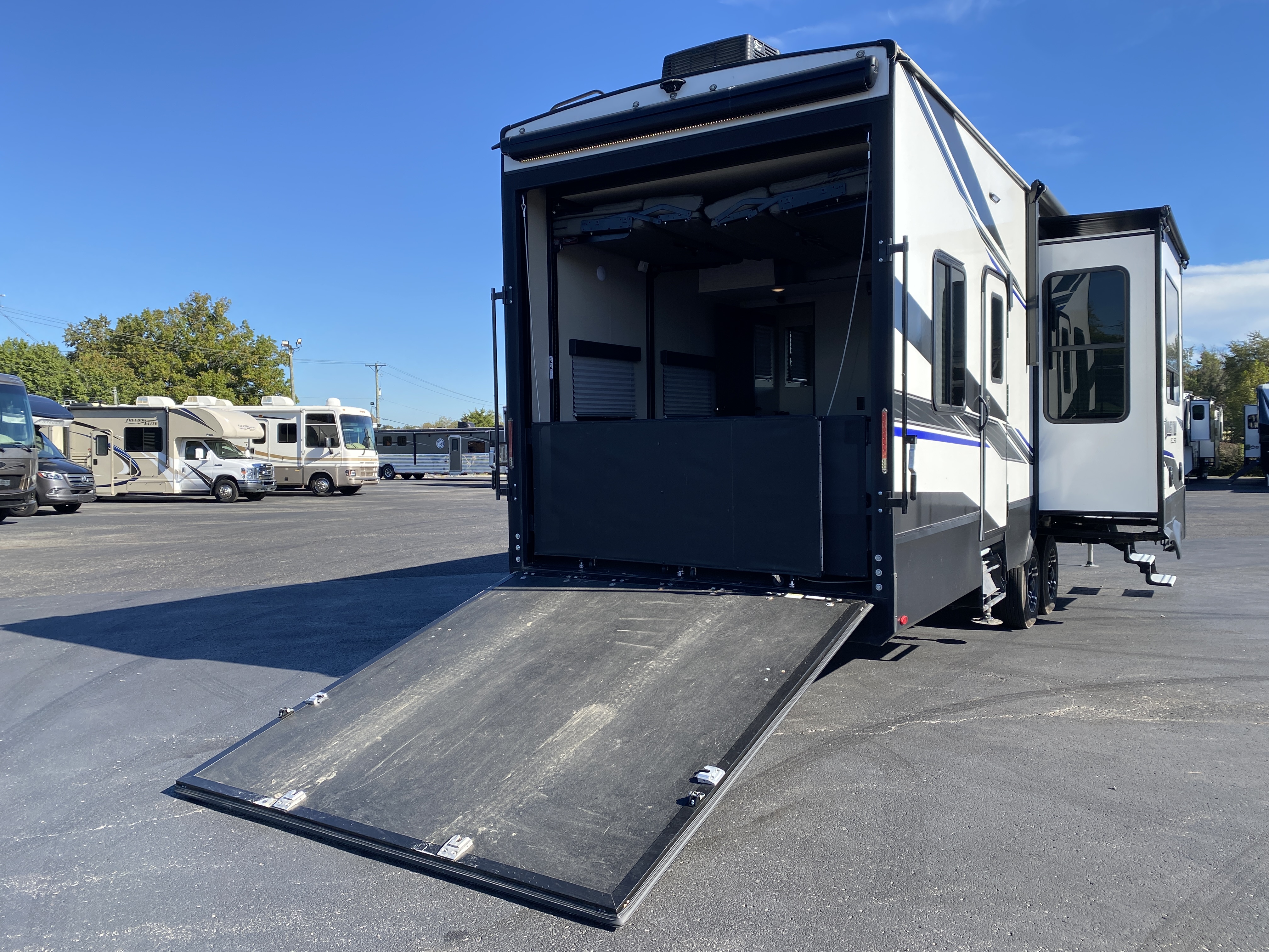 2021 Grand Design Momentum G 320G Toy Hauler Fifth Wheel