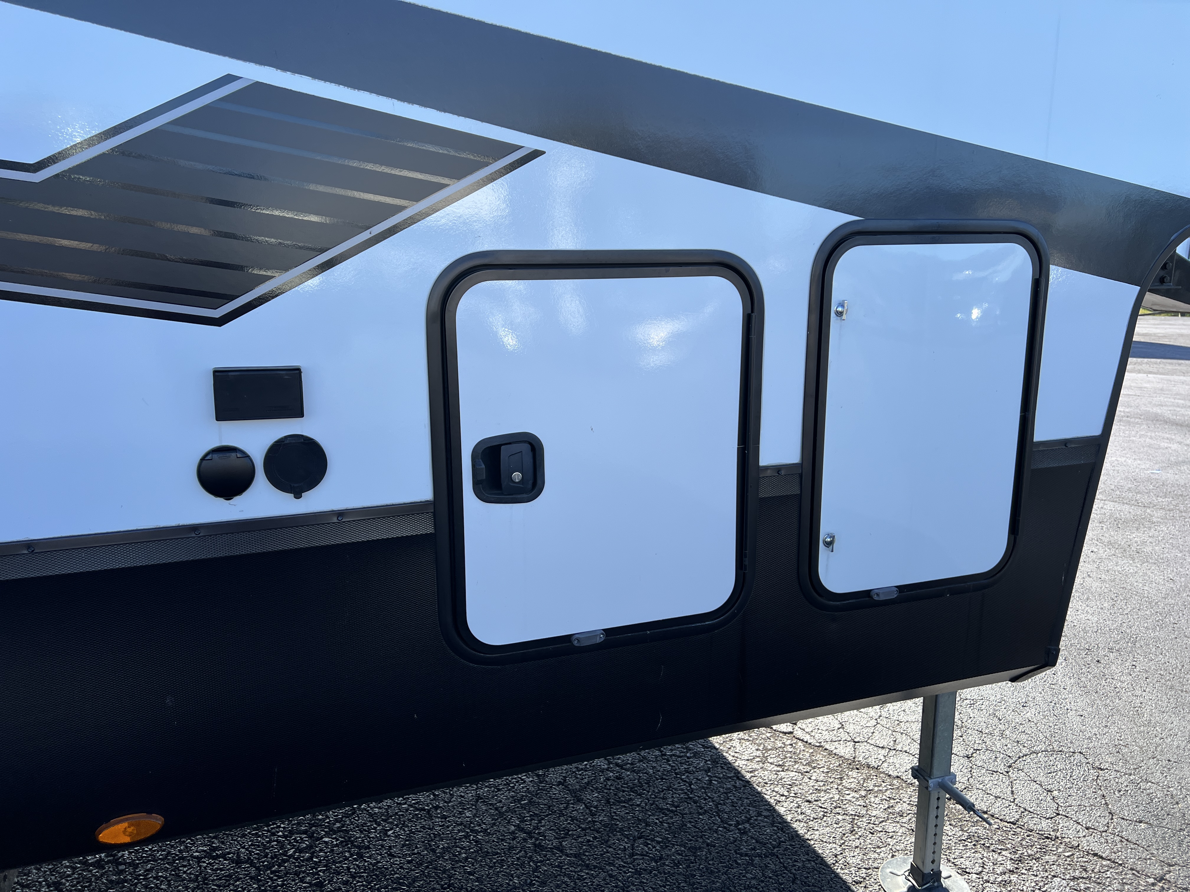 2021 Grand Design Momentum G 320G Toy Hauler Fifth Wheel