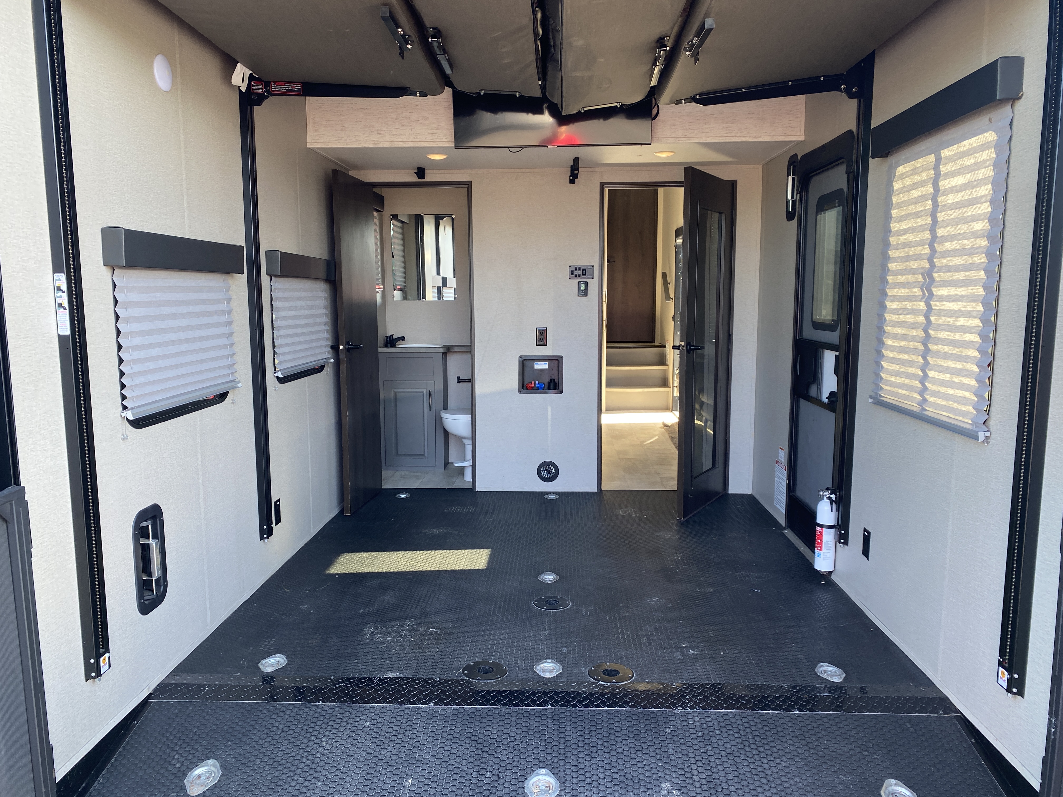 2021 Grand Design Momentum G 320G Toy Hauler Fifth Wheel