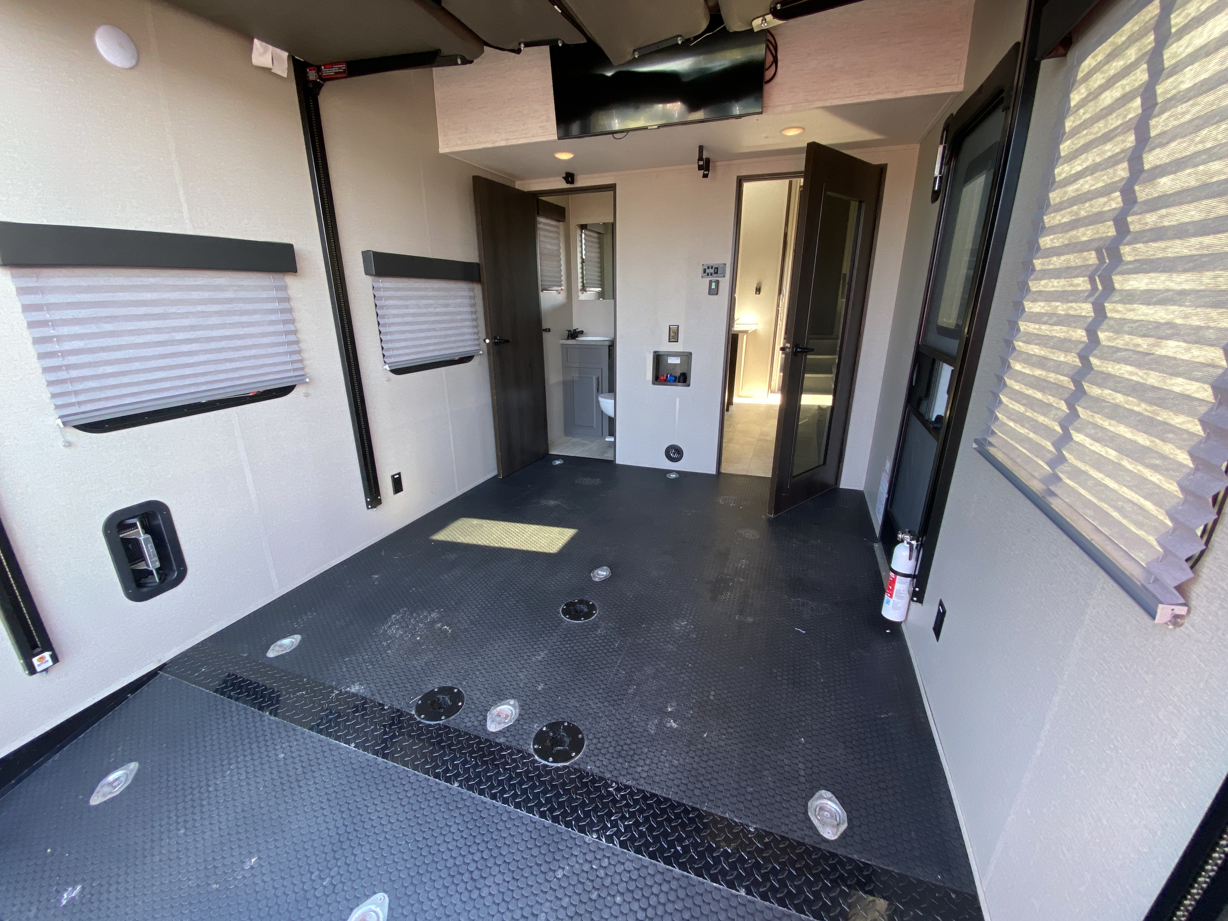 2021 Grand Design Momentum G 320G Toy Hauler Fifth Wheel