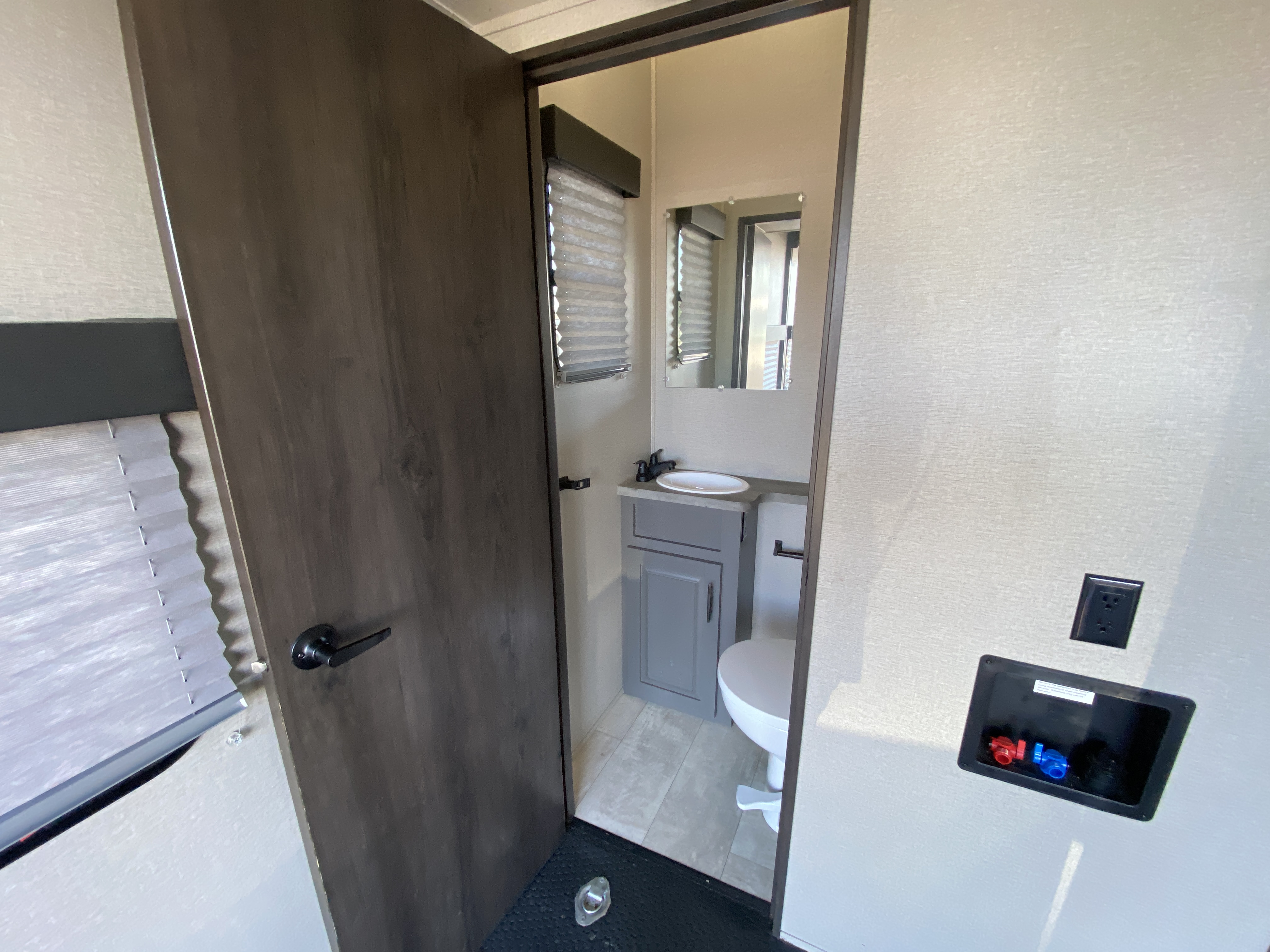 2021 Grand Design Momentum G 320G Toy Hauler Fifth Wheel