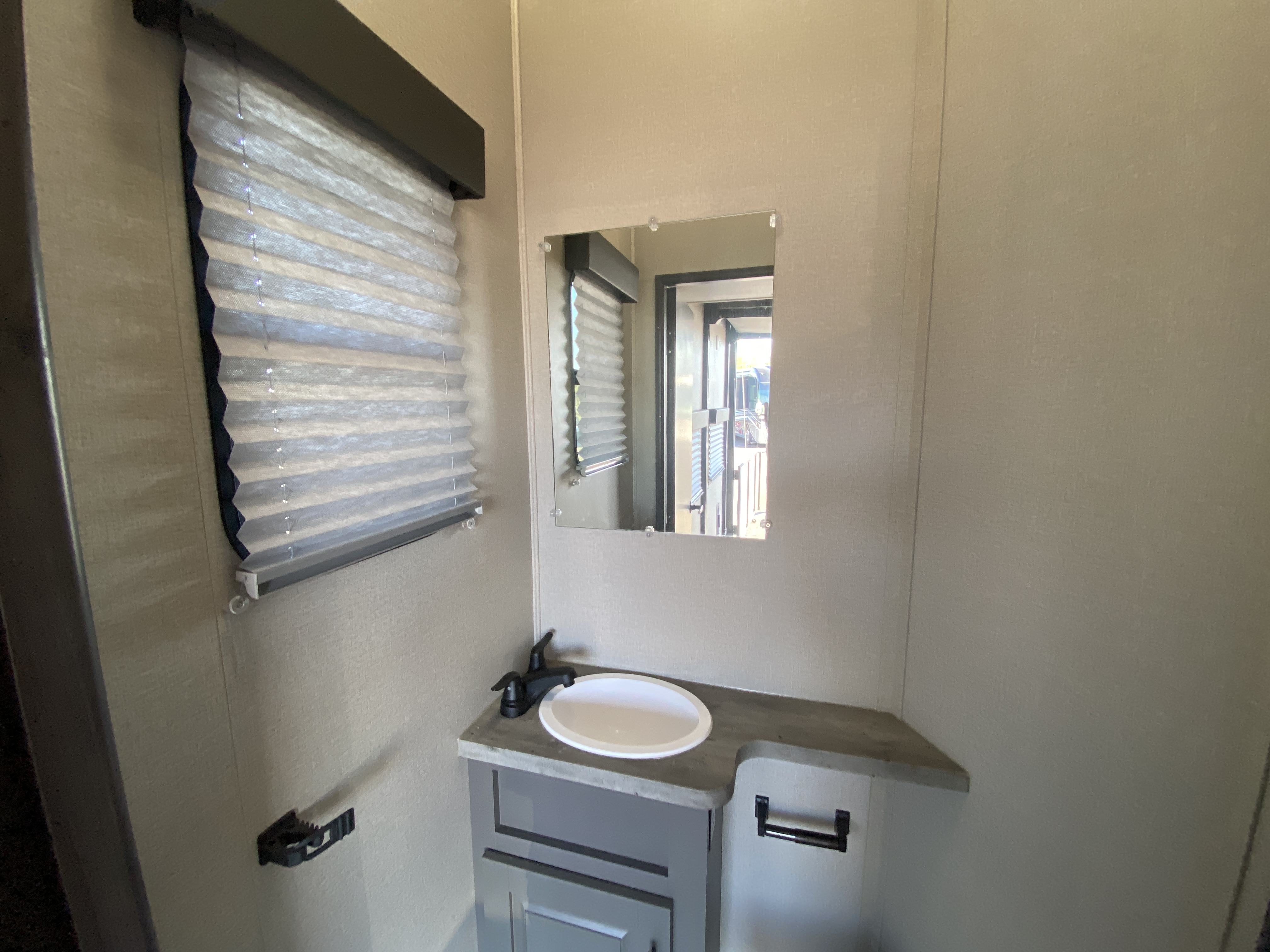 2021 Grand Design Momentum G 320G Toy Hauler Fifth Wheel