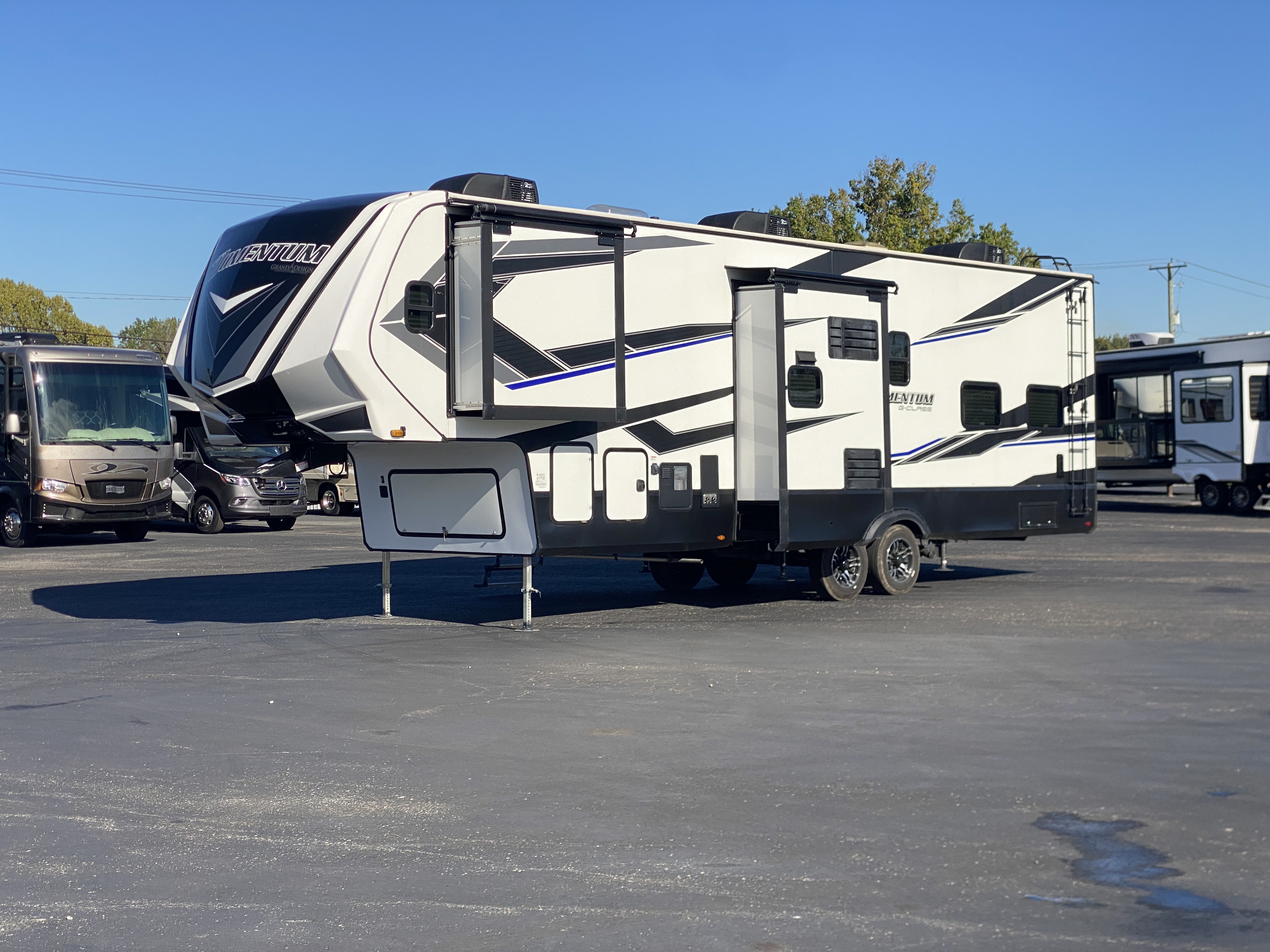 2021 Grand Design Momentum G 320G Toy Hauler Fifth Wheel