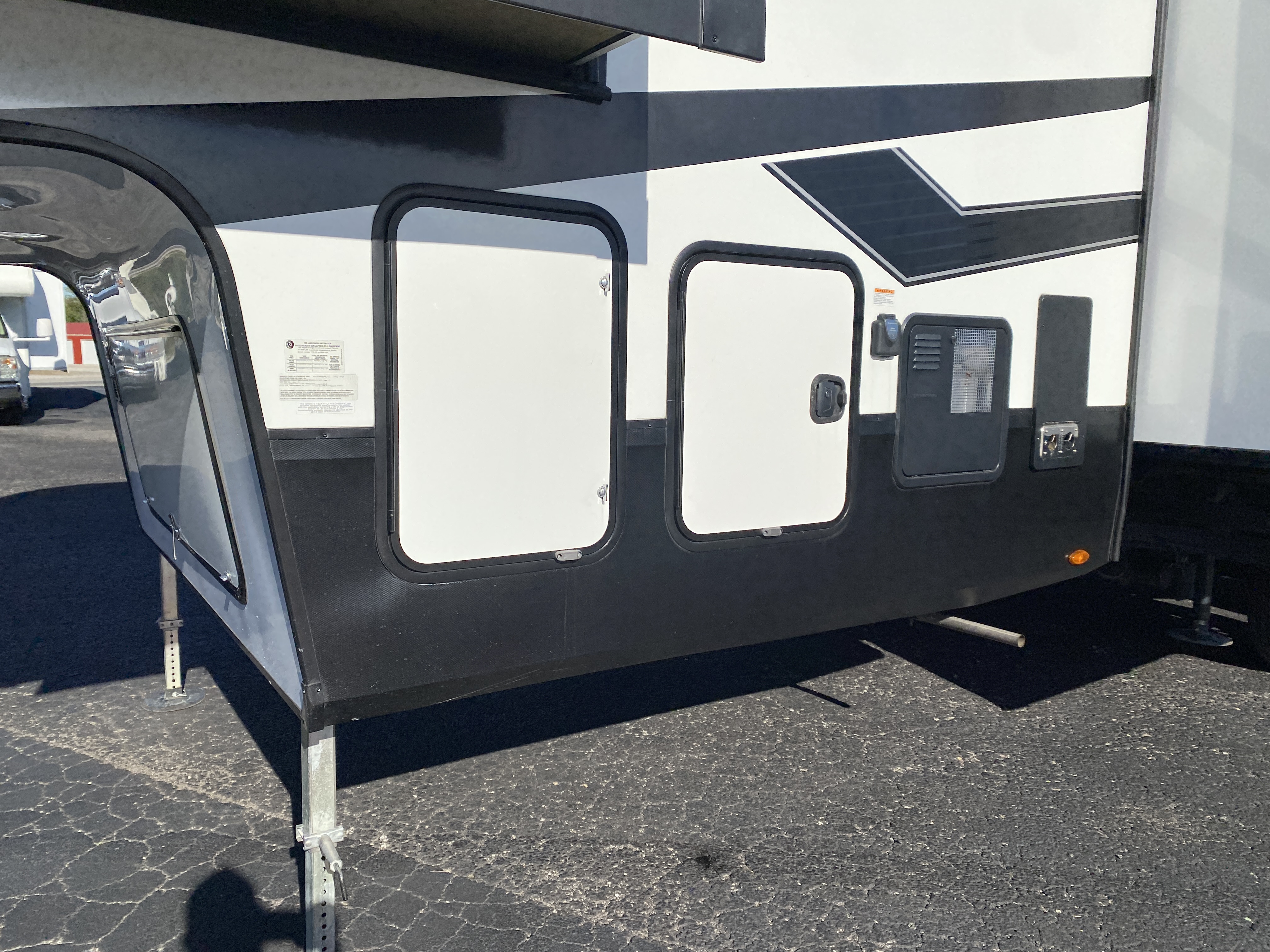 2021 Grand Design Momentum G 320G Toy Hauler Fifth Wheel