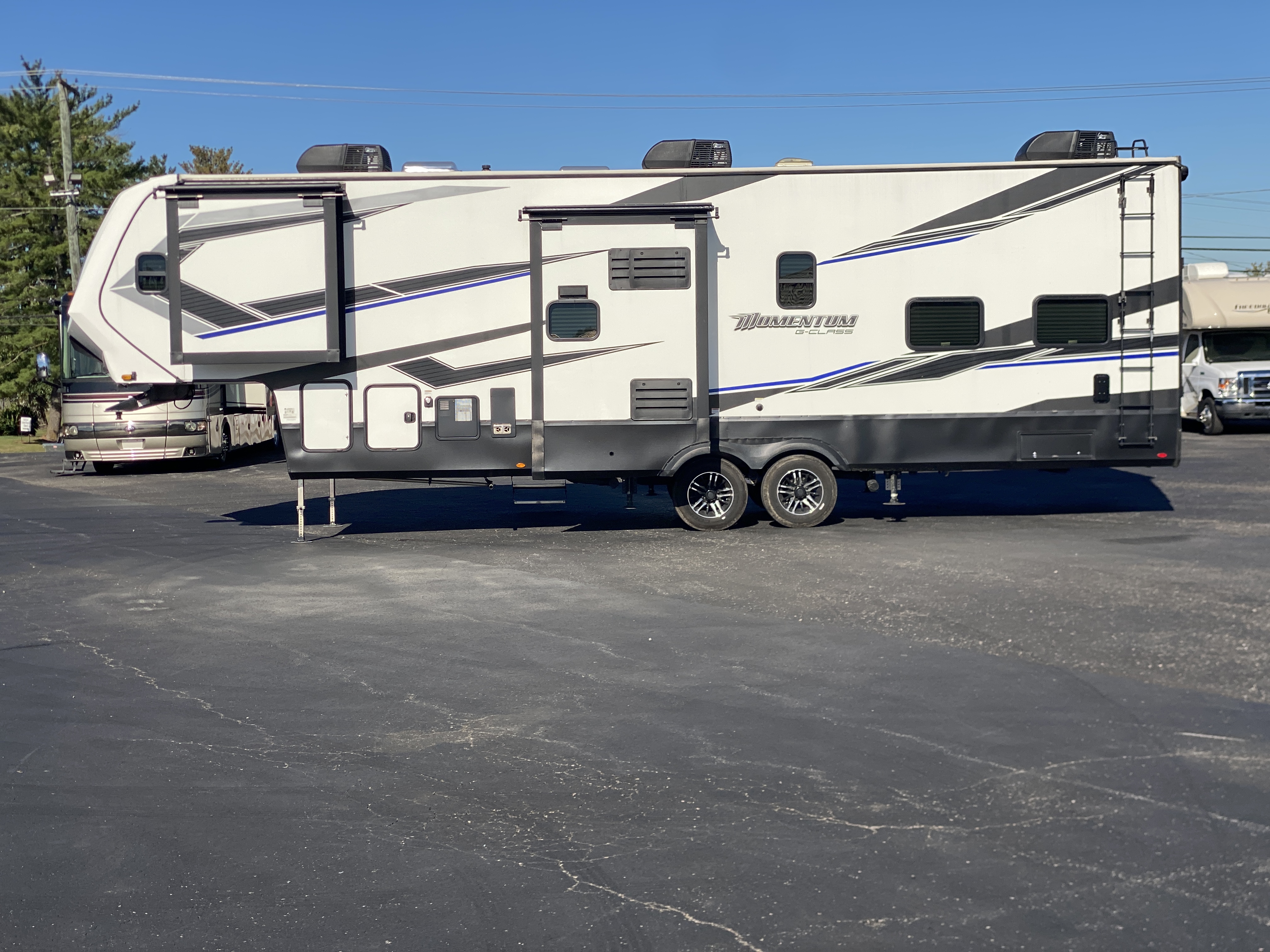 2021 Grand Design Momentum G 320G Toy Hauler Fifth Wheel