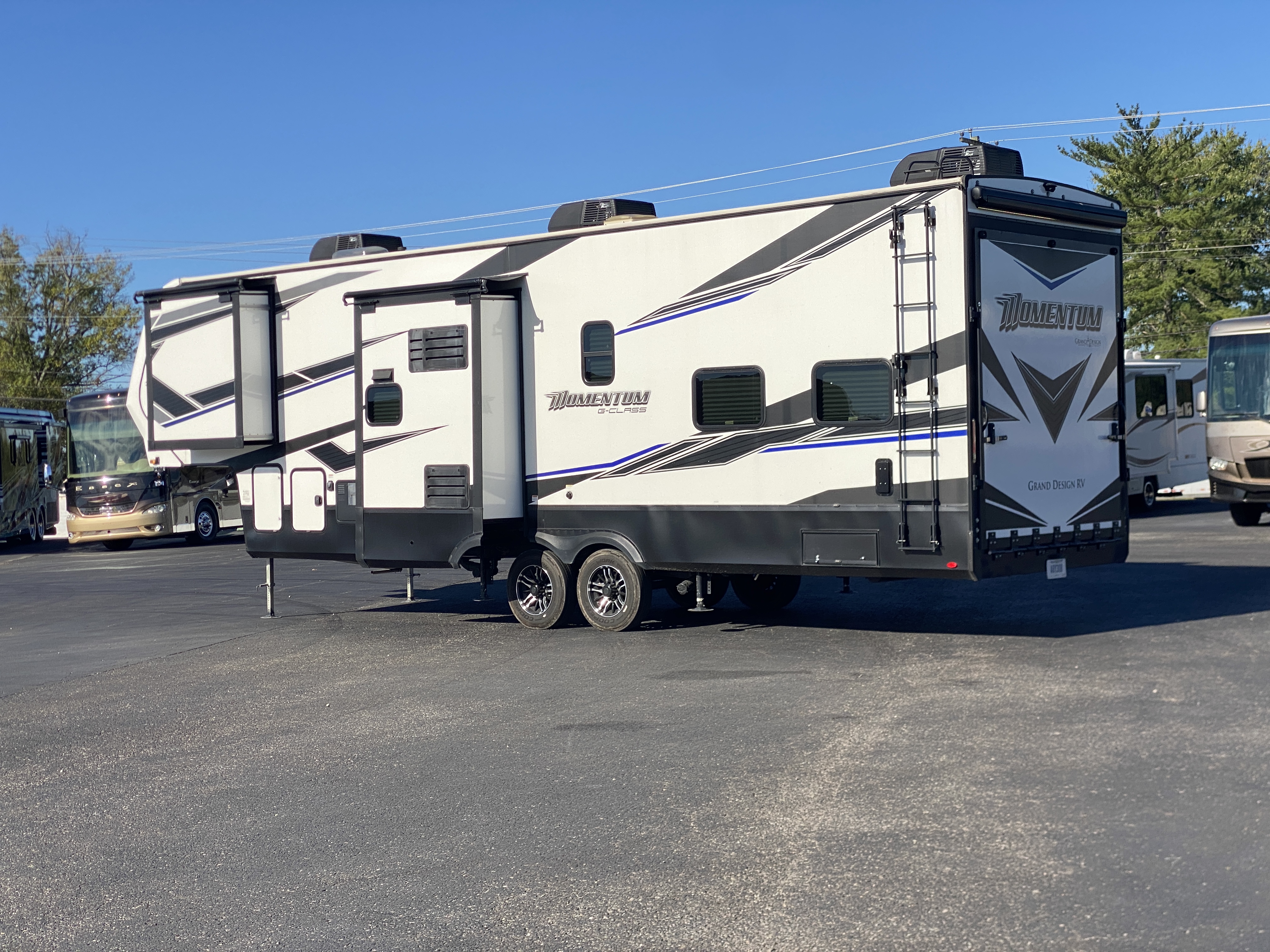 2021 Grand Design Momentum G 320G Toy Hauler Fifth Wheel