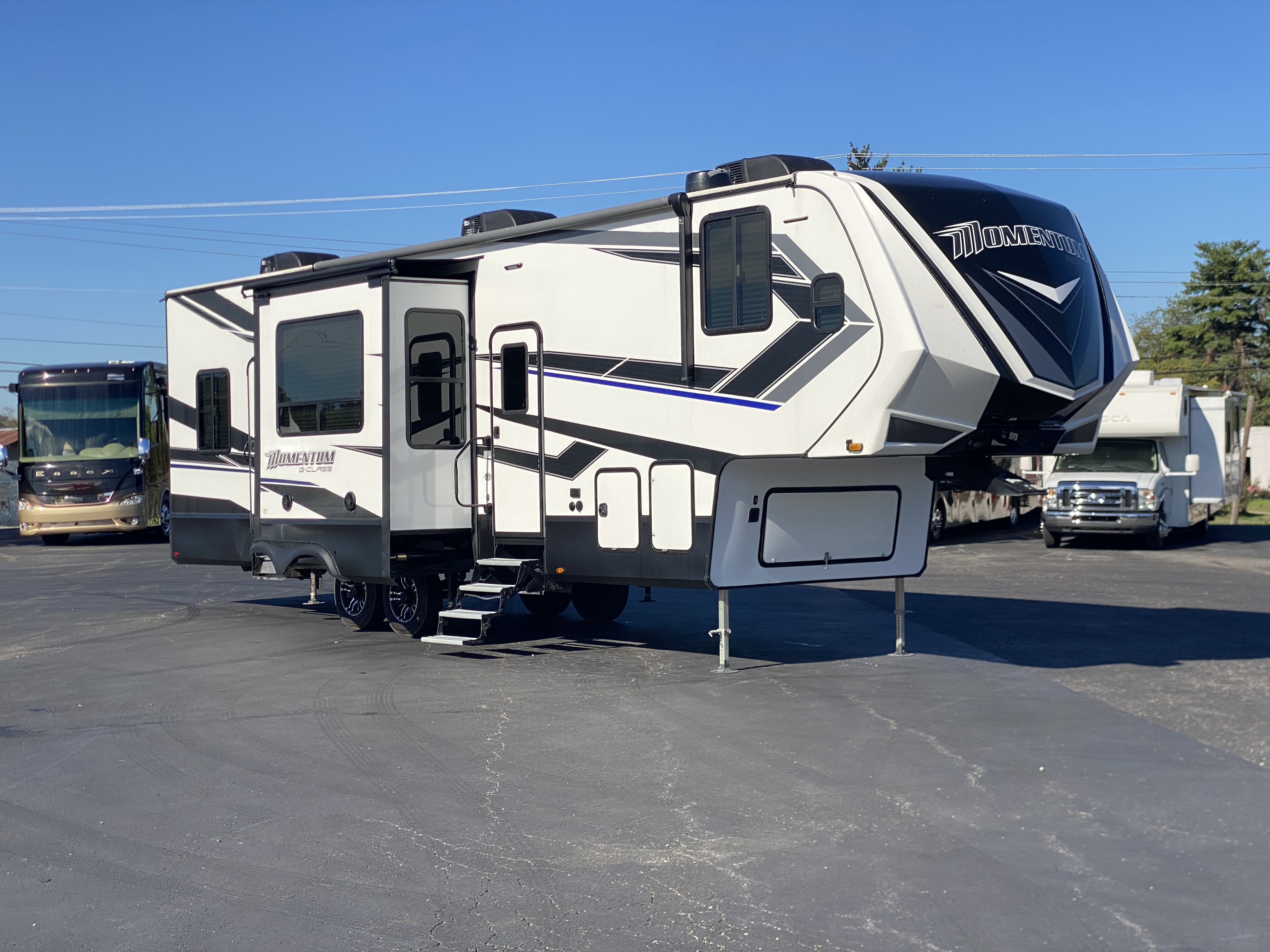 2021 Grand Design Momentum G 320G Toy Hauler Fifth Wheel