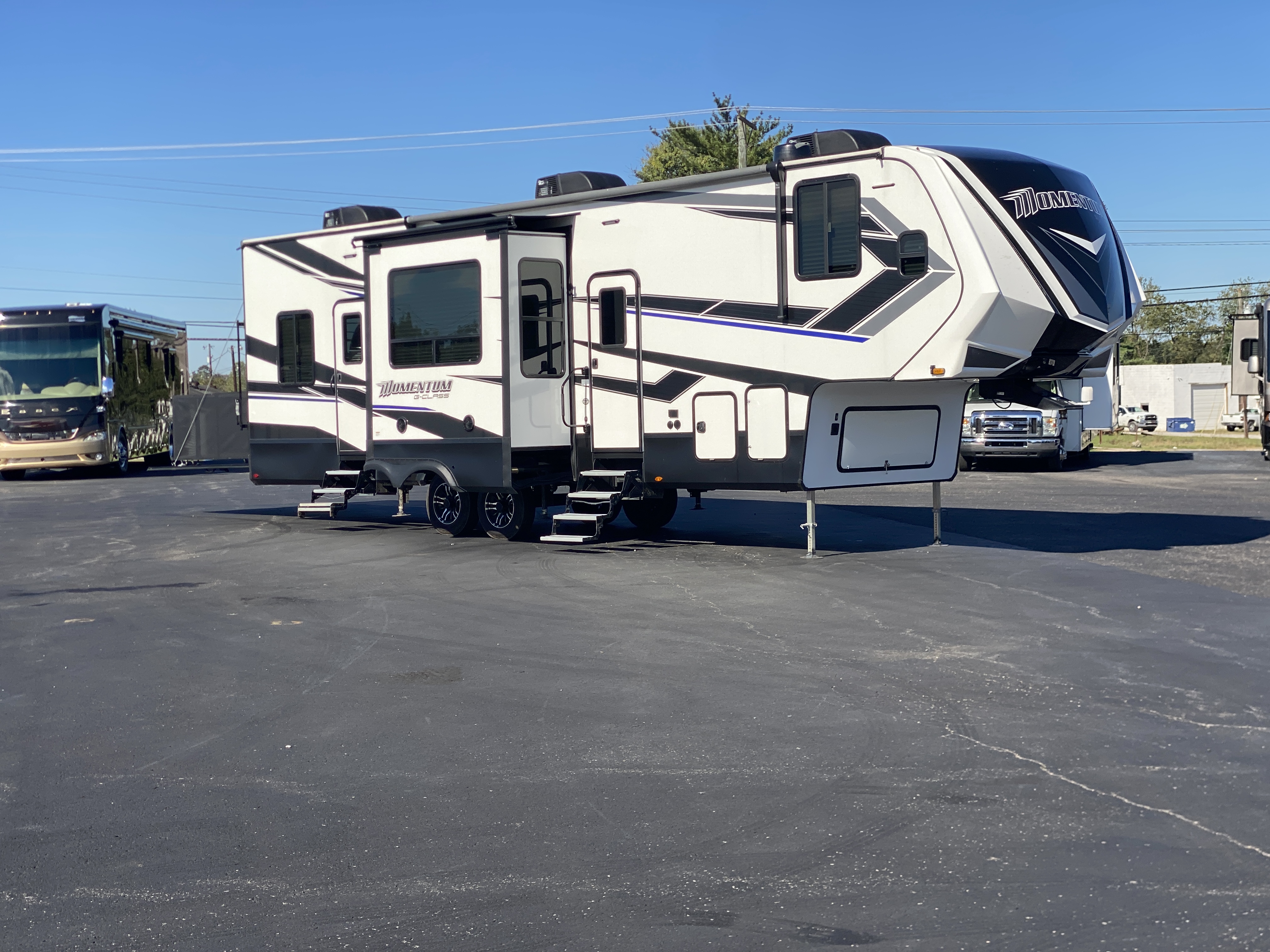 2021 Grand Design Momentum G 320G Toy Hauler Fifth Wheel