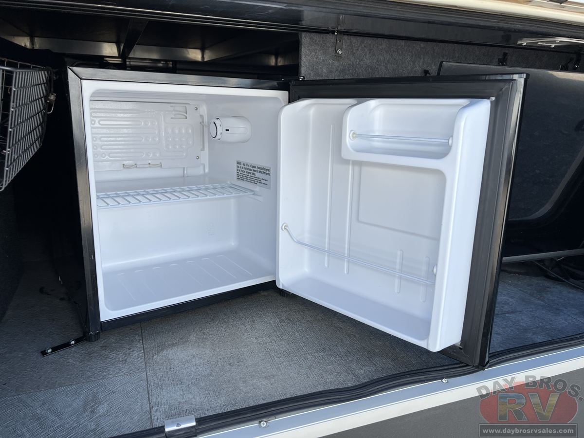 2021 Grand Design Solitude 380FL / 380FL-R Fifth Wheel
