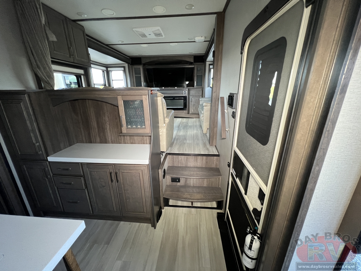2021 Grand Design Solitude 380FL / 380FL-R Fifth Wheel