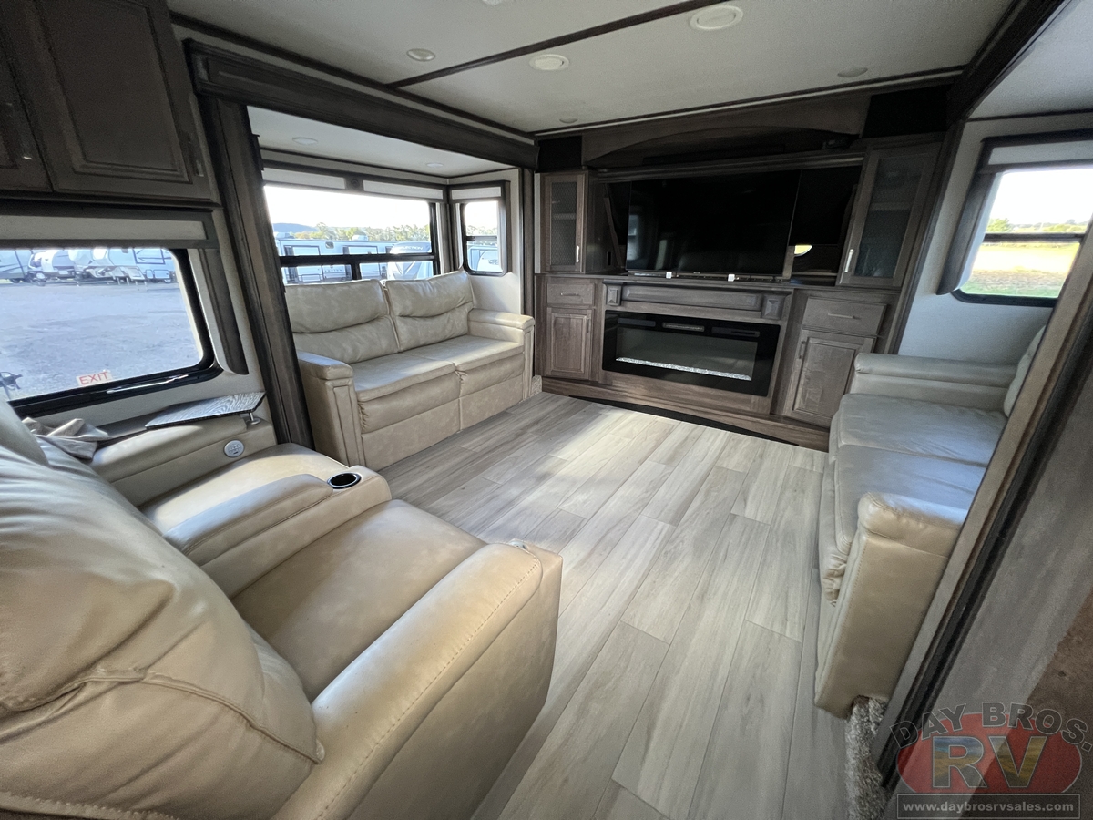 2021 Grand Design Solitude 380FL / 380FL-R Fifth Wheel