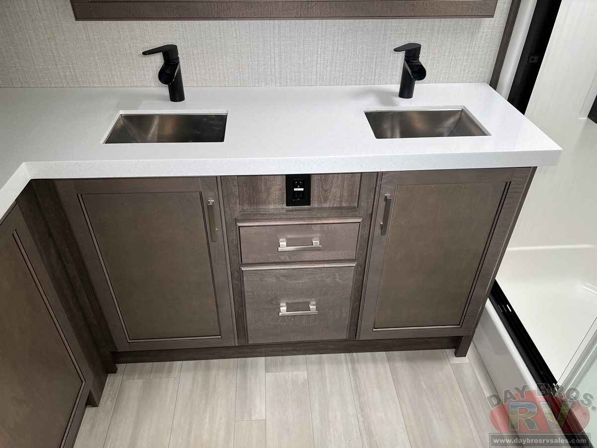 2021 Grand Design Solitude 380FL / 380FL-R Fifth Wheel