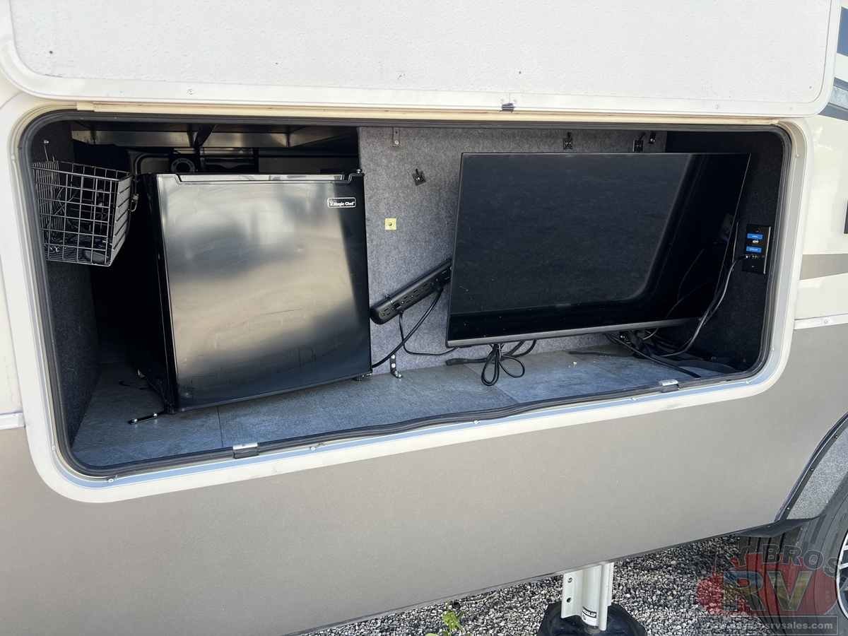 2021 Grand Design Solitude 380FL / 380FL-R Fifth Wheel