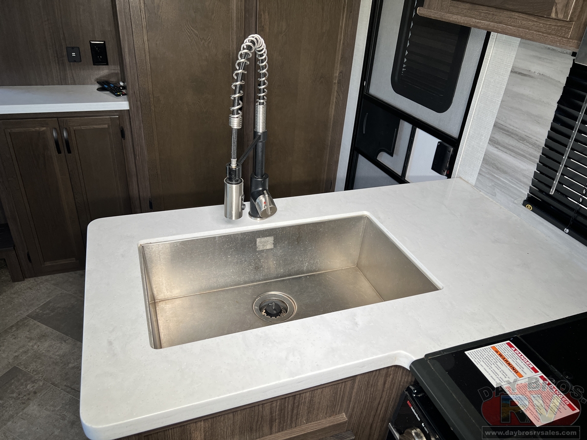 2021 Winnebago Voyage Fifth Wheel