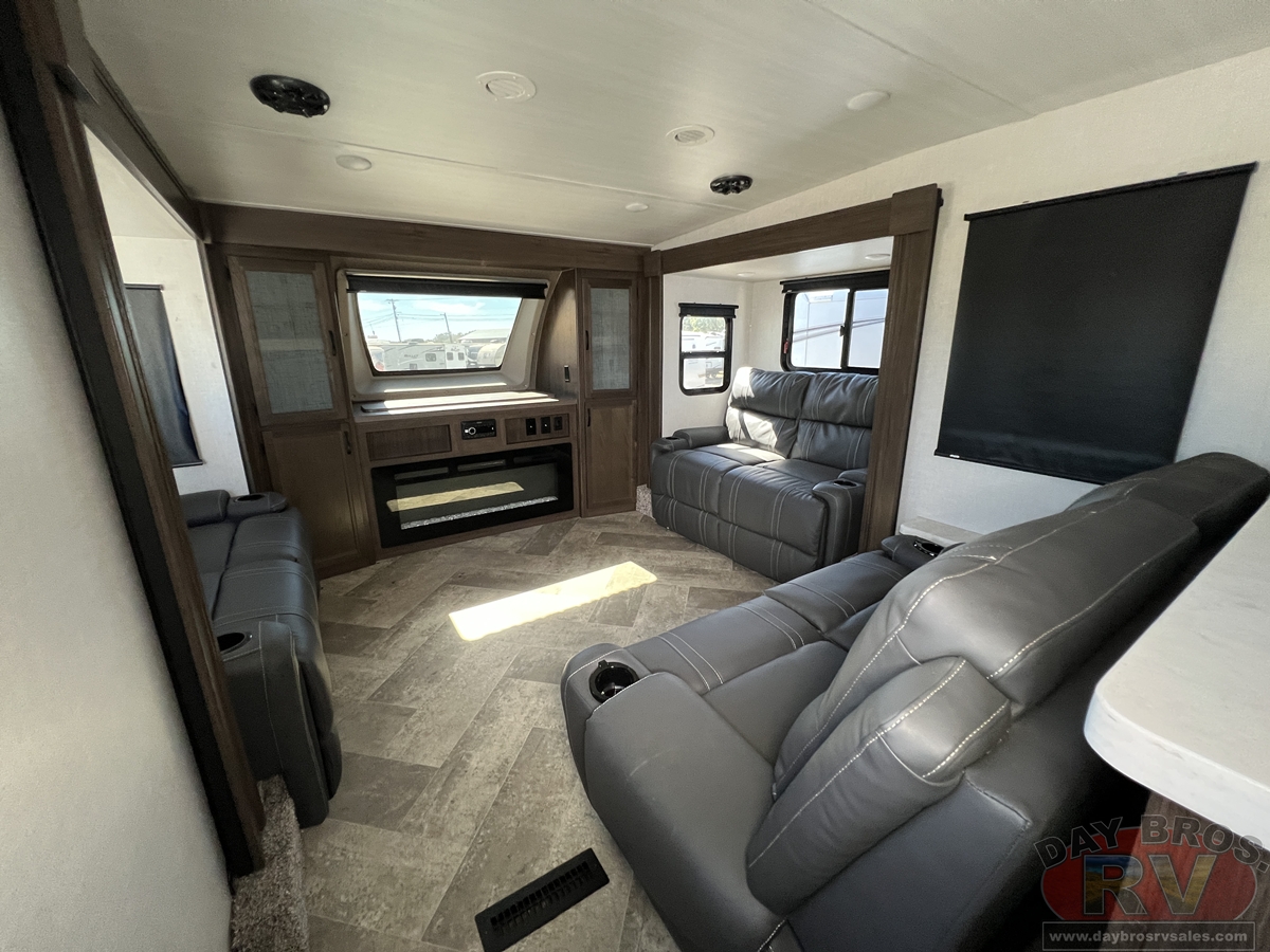 2021 Winnebago Voyage Fifth Wheel