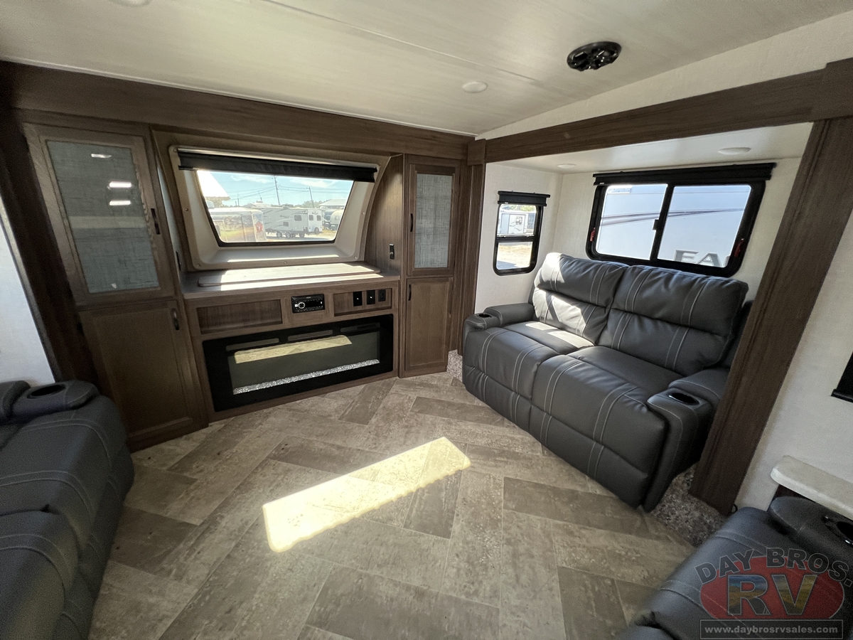 2021 Winnebago Voyage Fifth Wheel