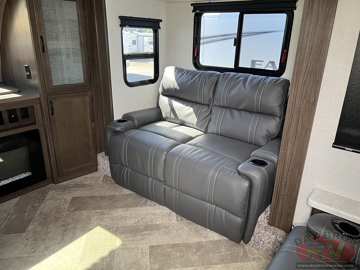 2021 Winnebago Voyage Fifth Wheel