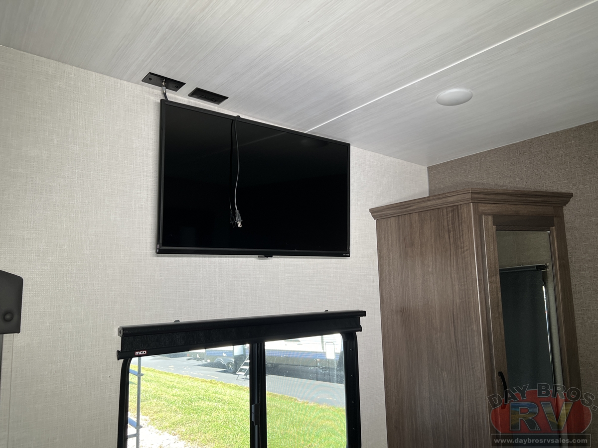 2021 Winnebago Voyage Fifth Wheel