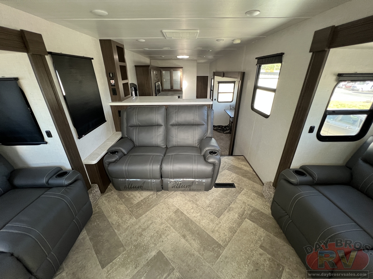 2021 Winnebago Voyage Fifth Wheel